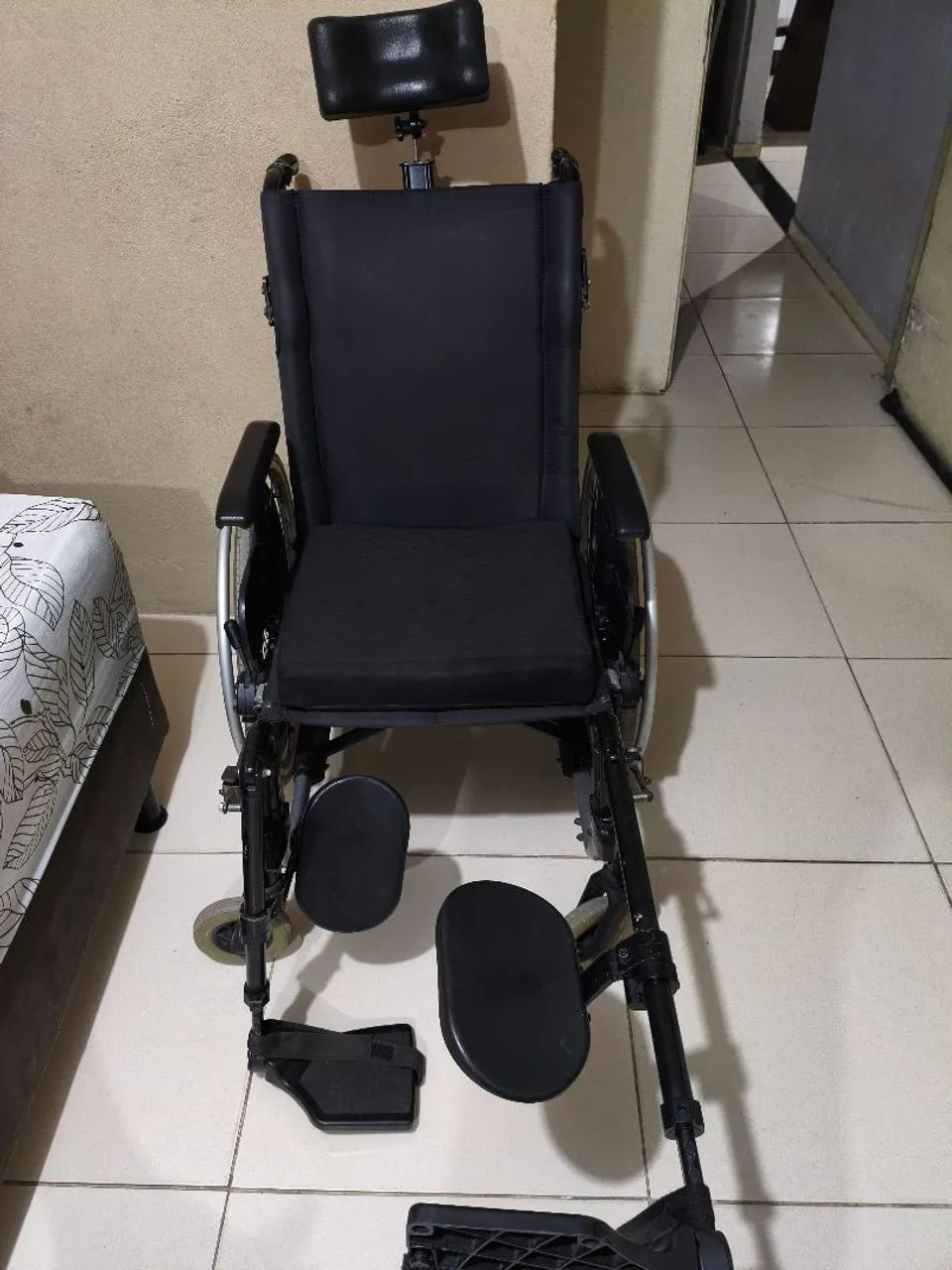 Cadeira de rodas semi nova! - Foto 3