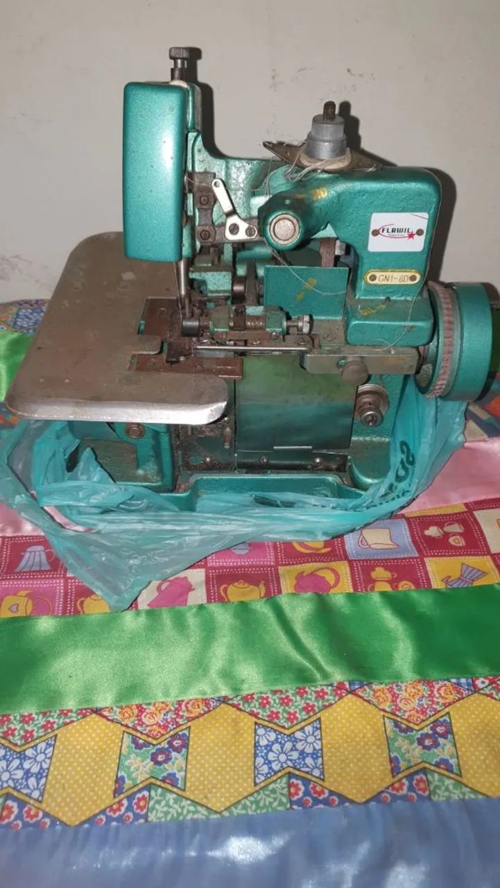 Maquina overlok - Foto 2