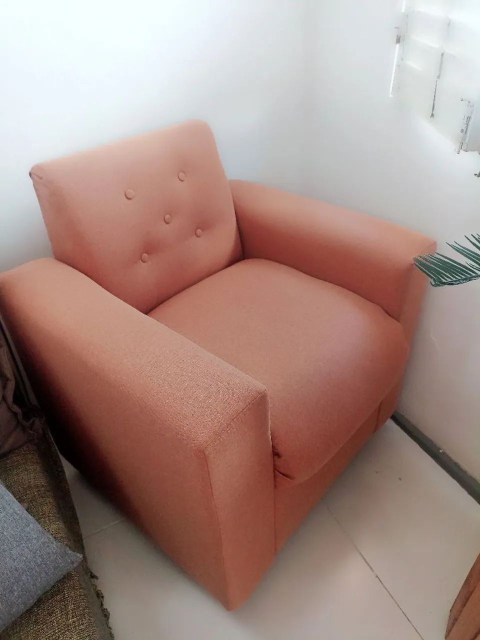 Poltrona 380 acolchoada tecido linho - Foto 3