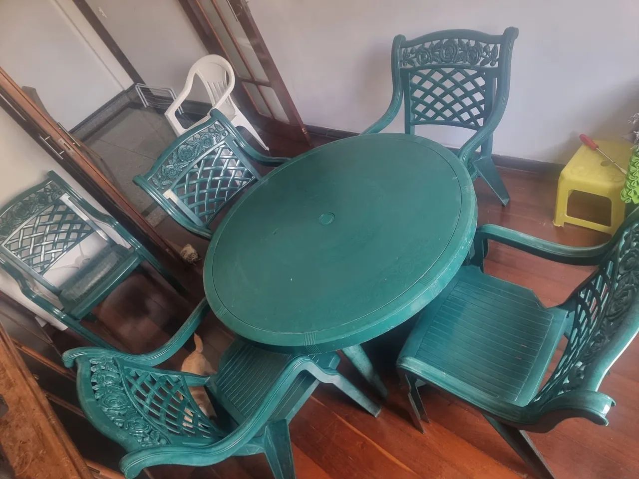Vende-se conjunto de mesa com 5 cadeiras  - Foto 2