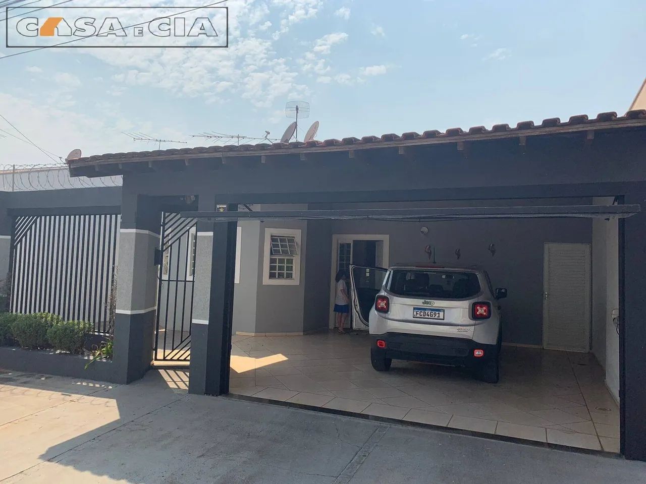 Casa com 2 dormitórios e piscina em Agudos - Foto 2