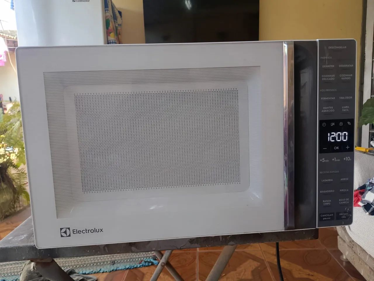 Micro-ondas semi novo.  36 Litros - Foto 2