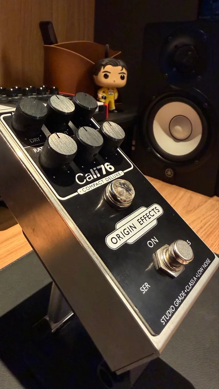 ORIGIN EFFECTS CALI76 COMPACT DELUXE BLACK EDITION - Instrumentos