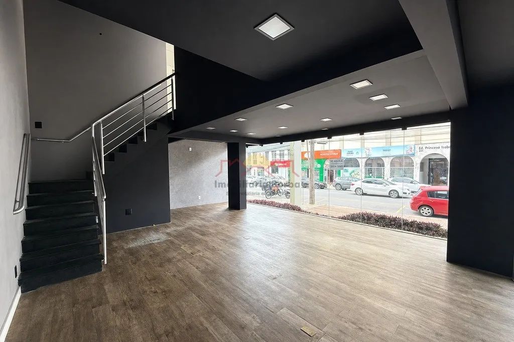 SALA COMERCIAL COM MEZANINO NO CENTRO DE JOINVILLE