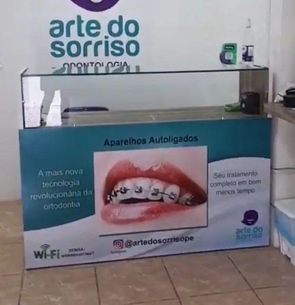 Balcão Expositor/Vitrine para Comércio - Ideal para Clínica, Loja ou Escritório