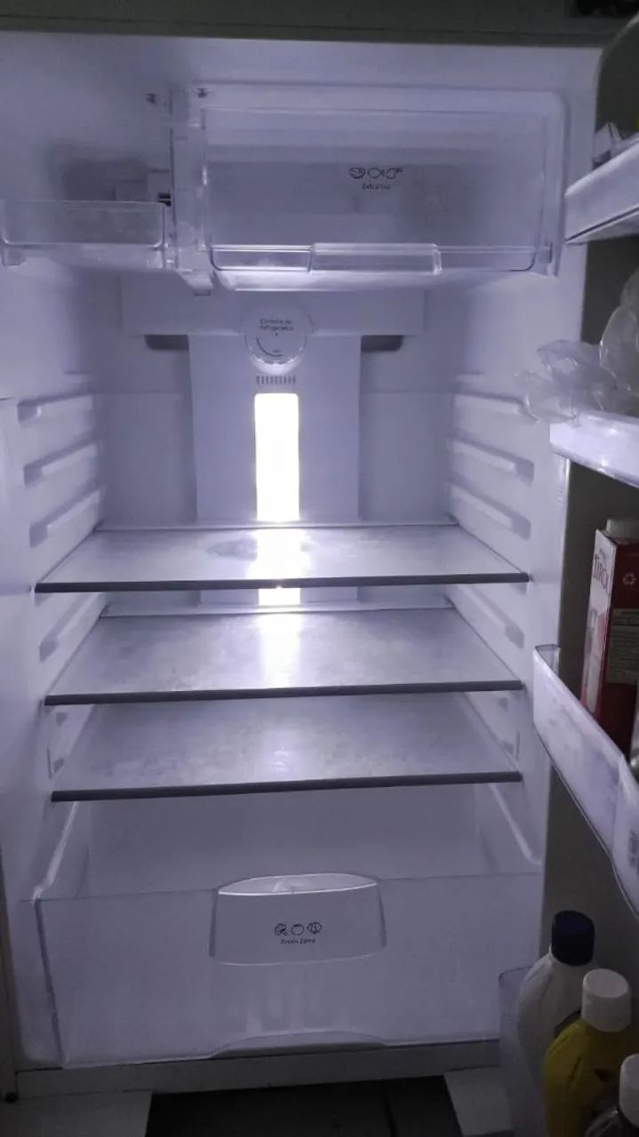 Vendo Geladeira Panasonic Semi Nova em Perfeito estado e Funcionamento. Negociável - Foto 5