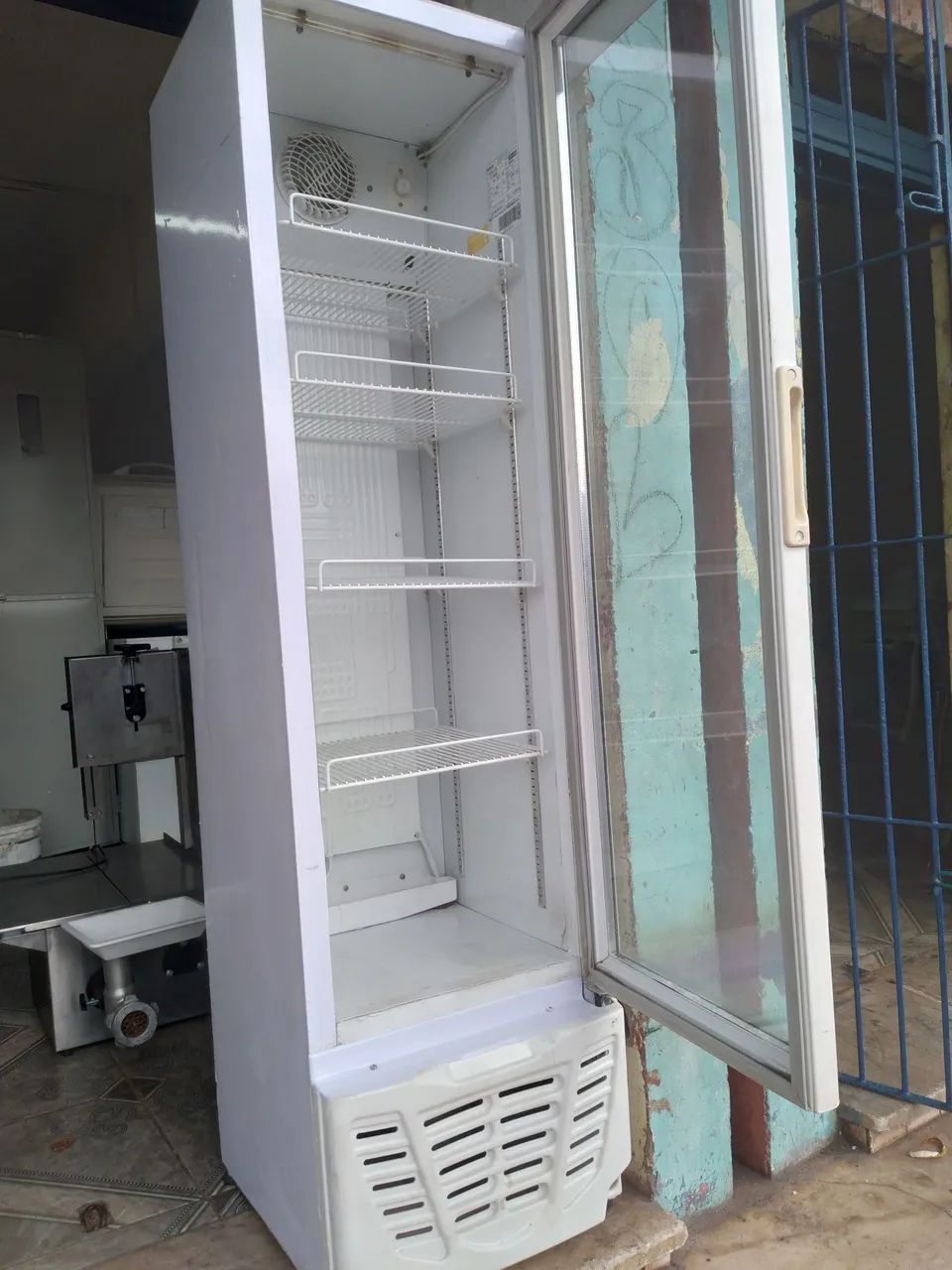 Freezer vertical
