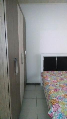 Alugo apartamento mobiliado - dois quartos com suíte e garagem coberta a 300m do Shopping - Foto 3