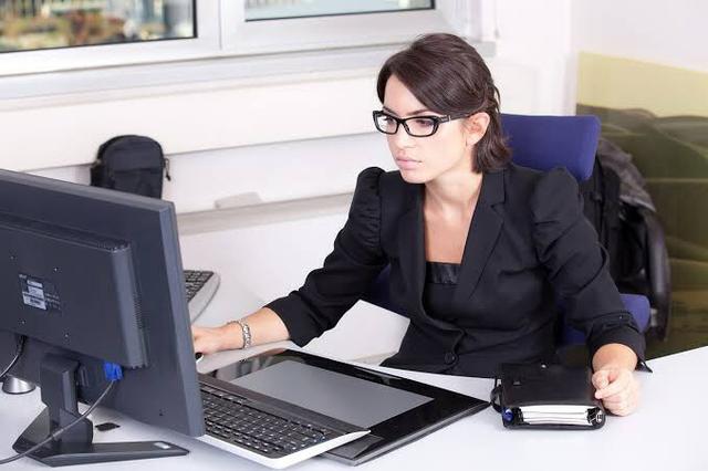 Admite-se Auxiliar de escritório (secretária)
