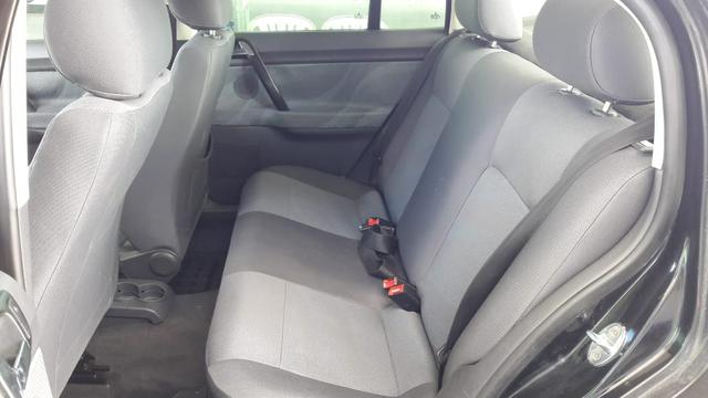 Polo sedan 2009 1.6 super conservado - Foto 9