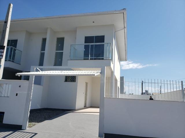 Nova Palhoça De Esquina Por R$ 250 Mil - Sobrado Com 2 suítes e Massa Corrida
