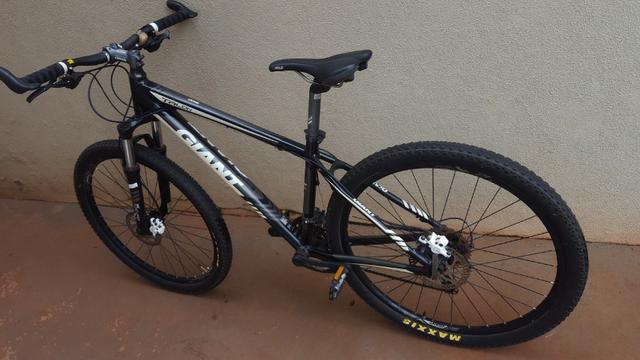 Bike Giant Talon 3 toda Shimano Deore com freios Hidráulicos 30 marchas