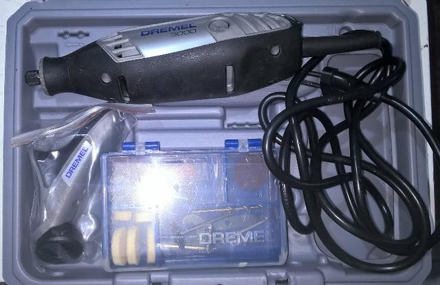 Micro retifica Dremel 3000 26 acessórios - Foto 3