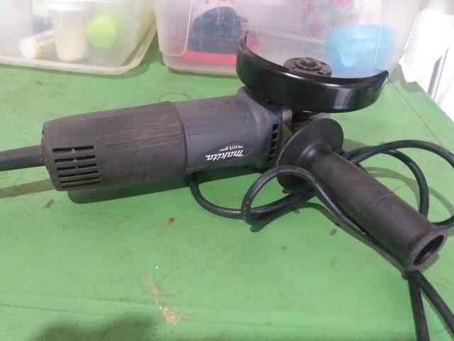 Vendo uma lixadeira 200