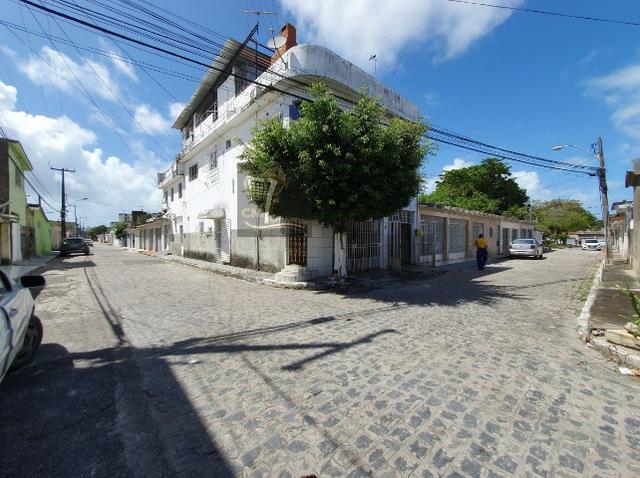 Excelente Casa Localizada no Ipsep, com 2 pavimentos, contendo 4 Quartos e 2 WC