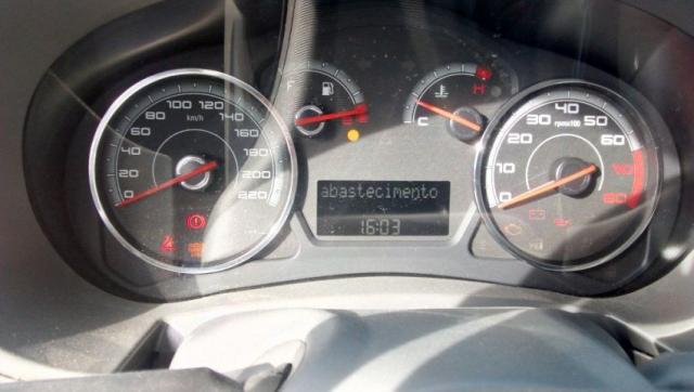 FIAT PALIO NOVA GERAÇÃO ATTRACTIVE 1.0 8V EVO FLEX Prata 2015/2015 - Foto 15