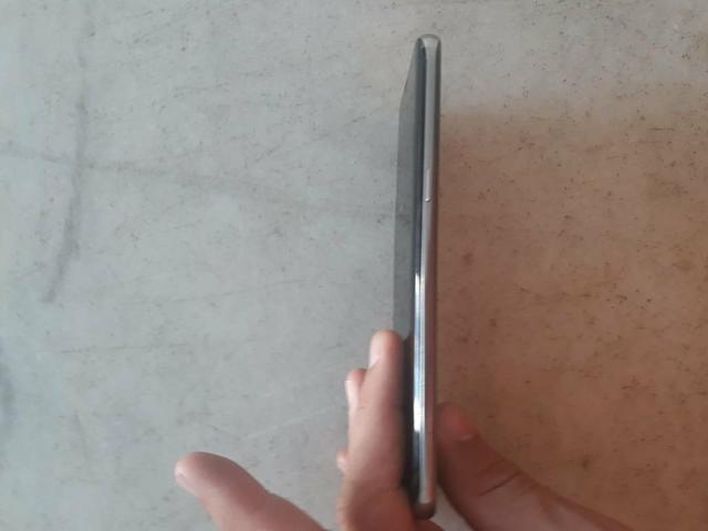 S8 64G tela trincada com caixa todos acessórios - Foto 4