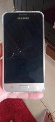 Celular j1