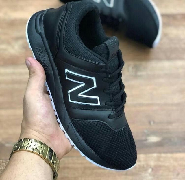 Tenis de todos os tamanhos.