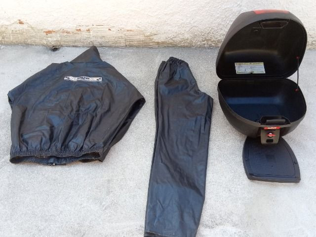 Roupa de chuva e baú de motocicleta - Foto 2