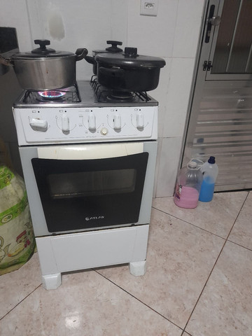 Vendo geladeira enorme em ótimo estado e fogão - Foto 2