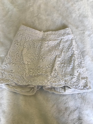 Short saia de renda