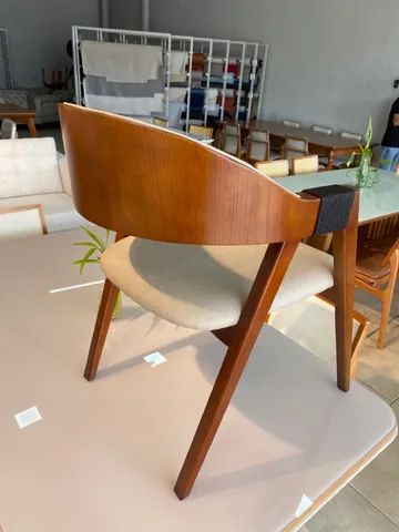 Cadeira na madeira resistente modelo ravana