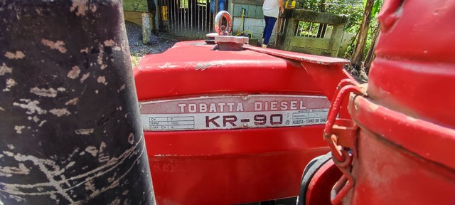 Tobatta KR90 Trator