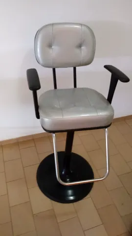 Cadeira barbearia infantil  +34 anúncios na OLX Brasil