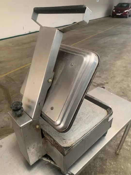 Chapa para Lanches elétrica com prensa  - Foto 3