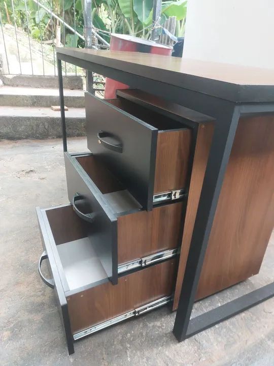 Mesa reta com gaveteiro  - Foto 3