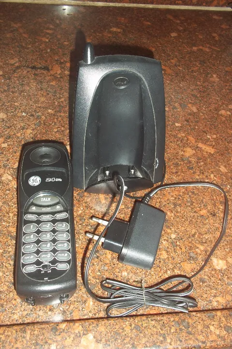 Telefone sem fio GE usado, necessita de reparo no fone, com bateria