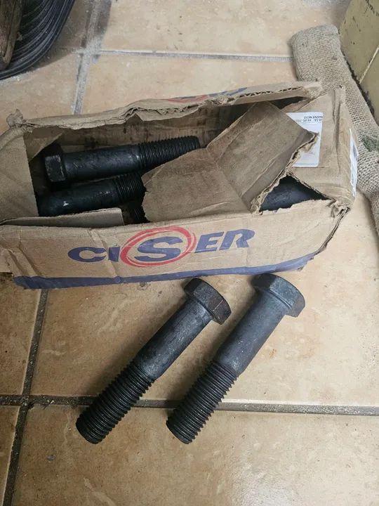 Parafuso sextavado 1x5 aco 10.9 rosca parcial novo