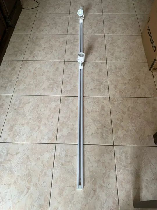 Trilho para Iluminação com 2 spots 