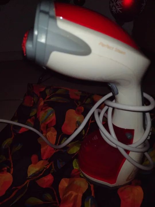 Vaporizador e Ferro de Passar Roupa Black Decker Modelo BDV2000V Higienizador 110V