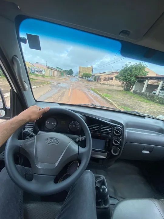 Caminhão Baú Kia Bongo - Ótimo estado! - Foto 2