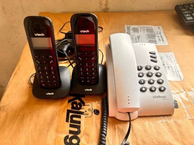 3 Telefone fixos ( 2 sem fio e 1 com fio)