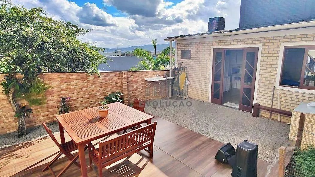 CASA 2 Quartos, 4 Vagas, Churrasqueira - Picadas do Sul