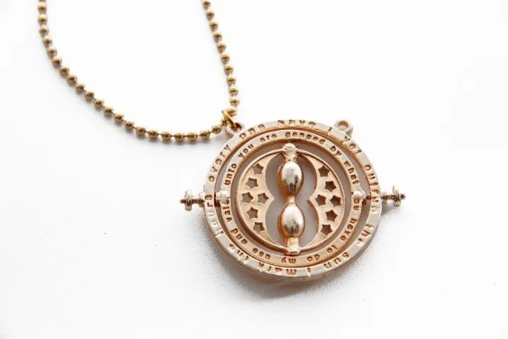 Colar Vira Tempo Dourado Harry Potter - Foto 2