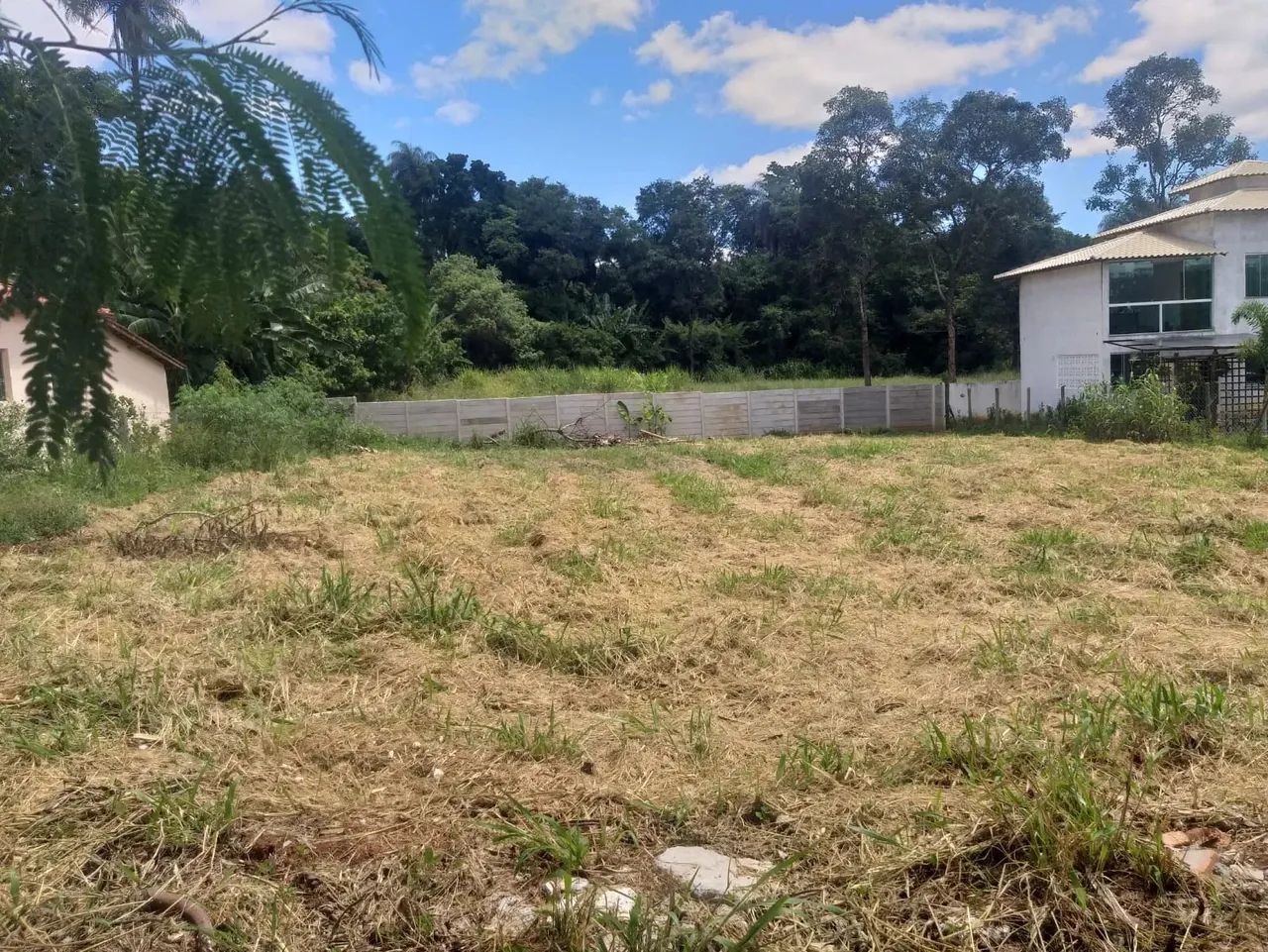 Lote de 1.000 m² plano no Condomínio Estância das Aroeiras - Aceito carro na negociação