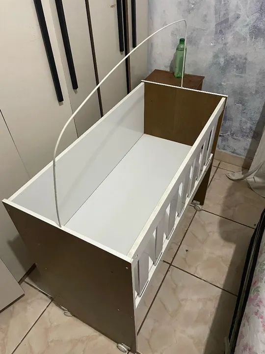 Berço de madeira com colchão 