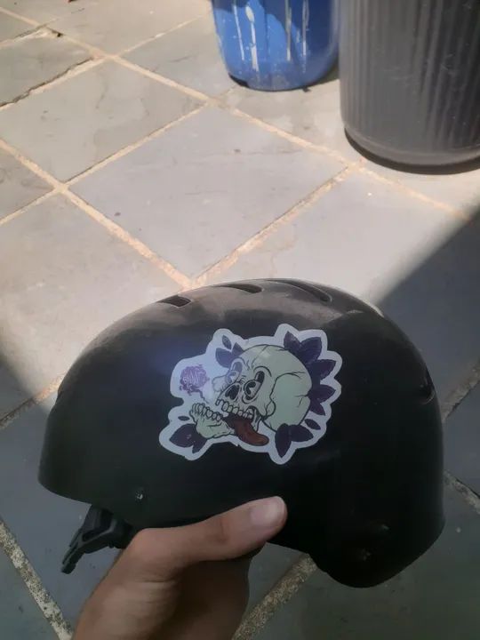 CAPACETE SKATE POUCO USADO - Foto 2