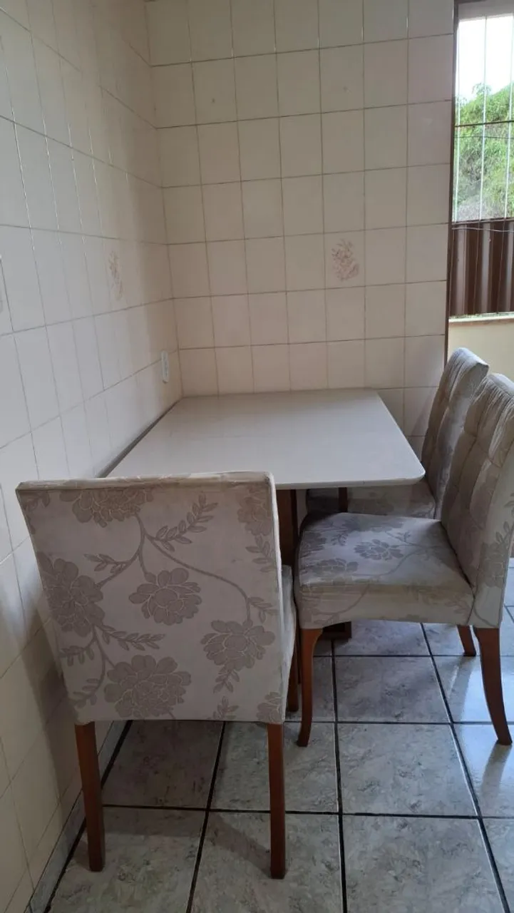 Mesa de jantar com cadeiras