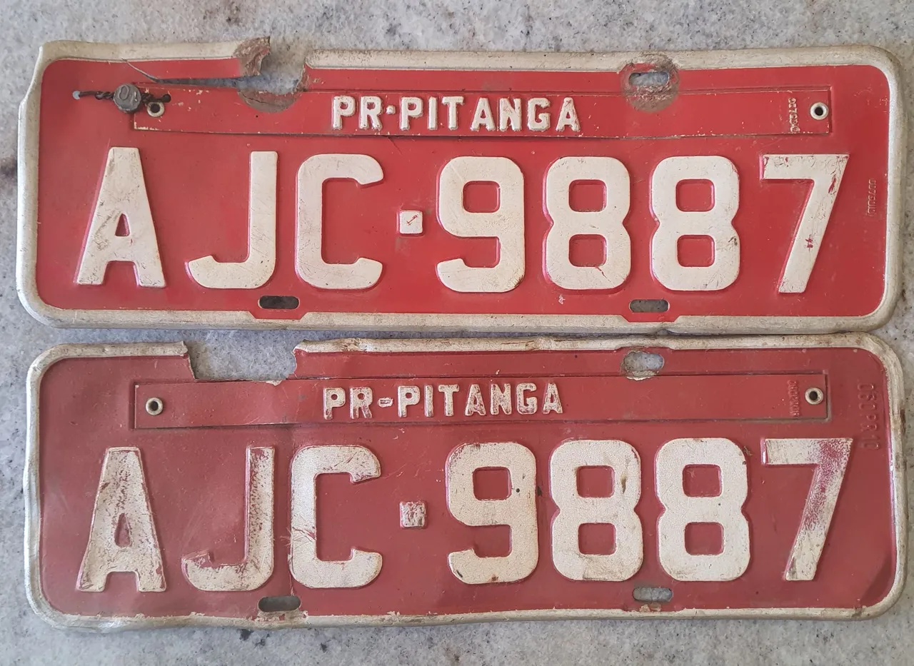 Placa Antiga - Par de placas de carro antigas