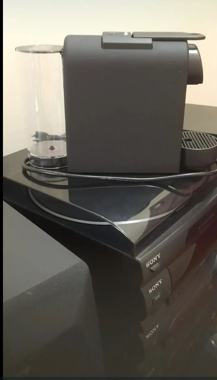 CAFETEIRA ELÉTRICA NESPRESSO ESSENZA MINI - PRETA.<br>R$ 330 - Foto 2