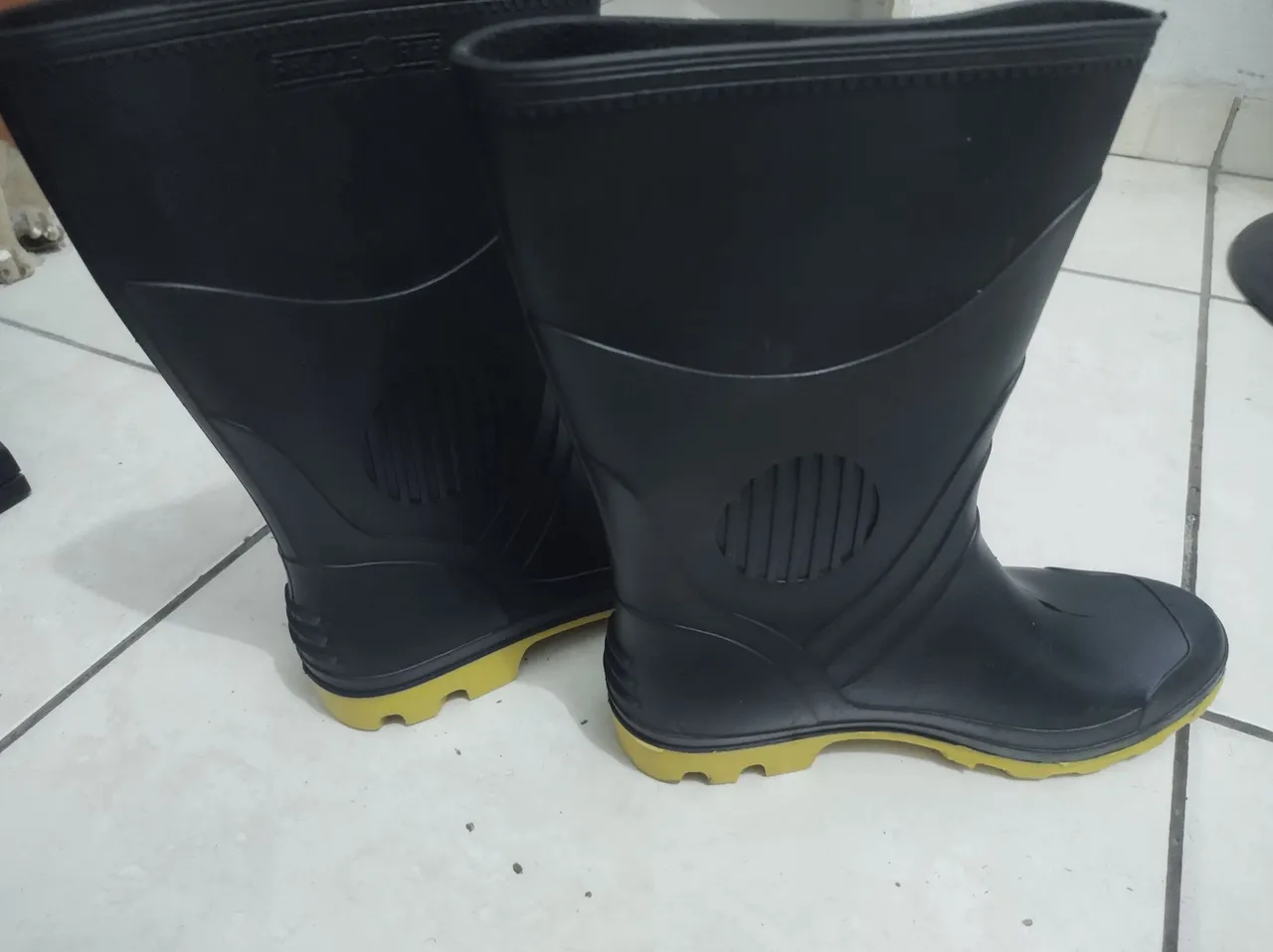 Botas de Segurança Impermeáveis - Proteção e Durabilidade