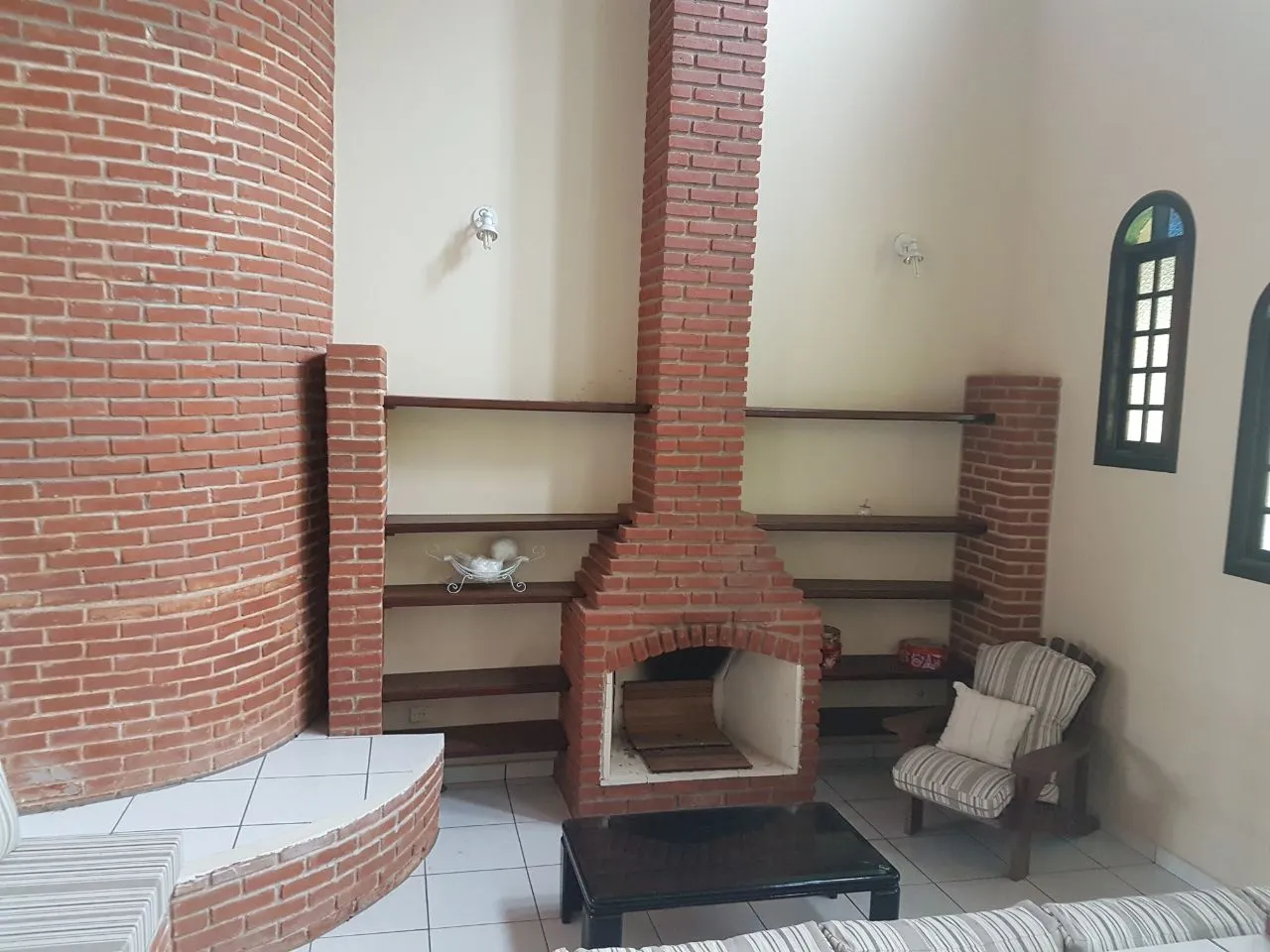SOBRADO EM CONDOMÍNIO 4 DORMS. - LAREIRA-QUINTAL- V.IPELÂNDIA - SUZANO -SP.