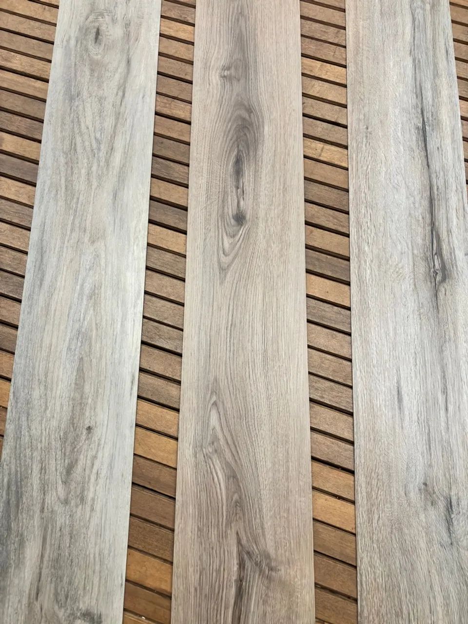 Piso Vinilico novo régua madeirado e calacata  - Foto 5