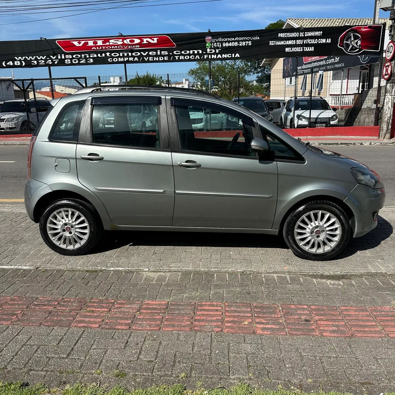 Fiat Idea Attractive 1.4 Fire Flex 8V 5P 2011 - Foto 2