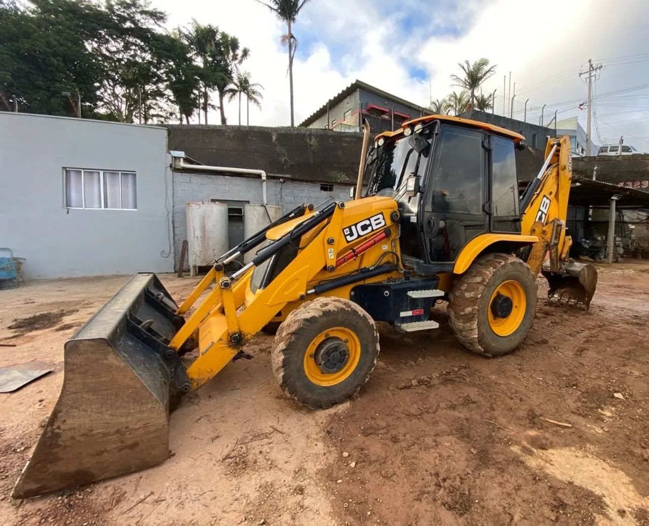 Retroescavadeira JCB 3CX ano 2023, 4x4, com ar condicionado, em SP